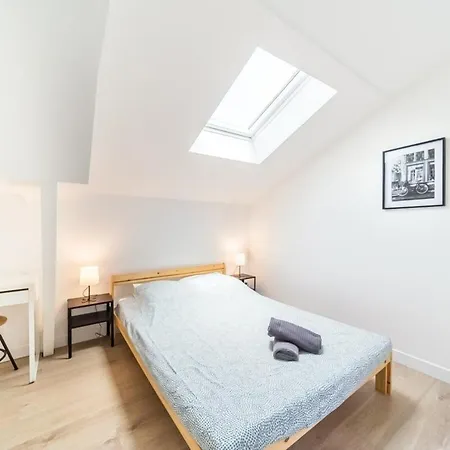 Le Pelisson 6 People Functional Gratte Ciel *